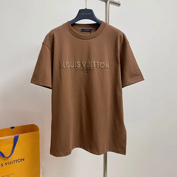ルイヴィトン エンブロイダード シグネチャー Tシャツ 1AKM49