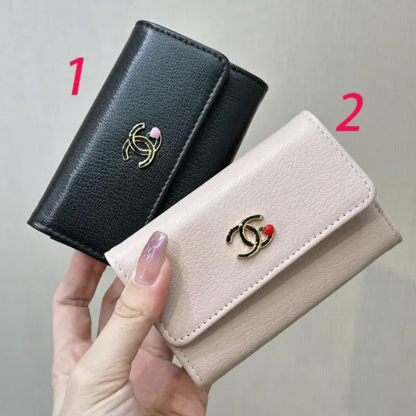 シャネル 二つ折り財布 チャーム付き CCロゴ AP5293