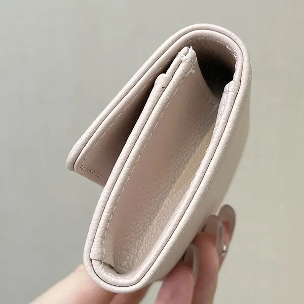 シャネル 二つ折り財布 チャーム付き CCロゴ AP5293