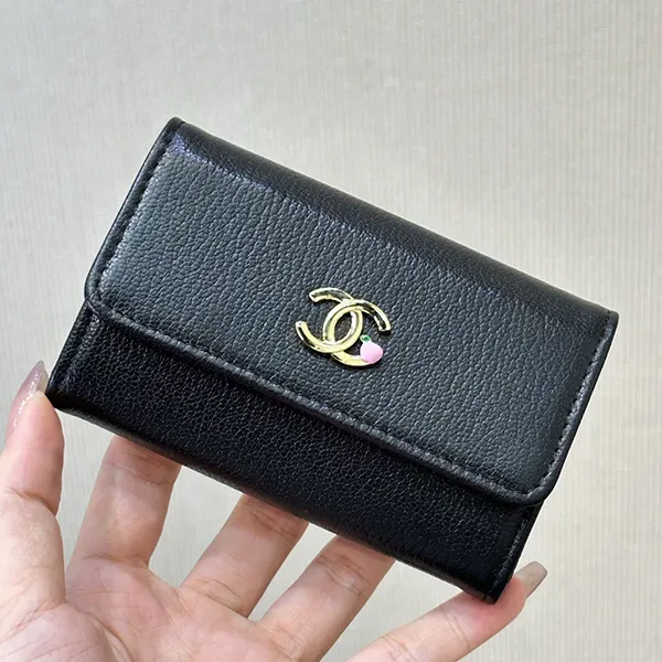 シャネル 二つ折り財布 チャーム付き CCロゴ AP5293