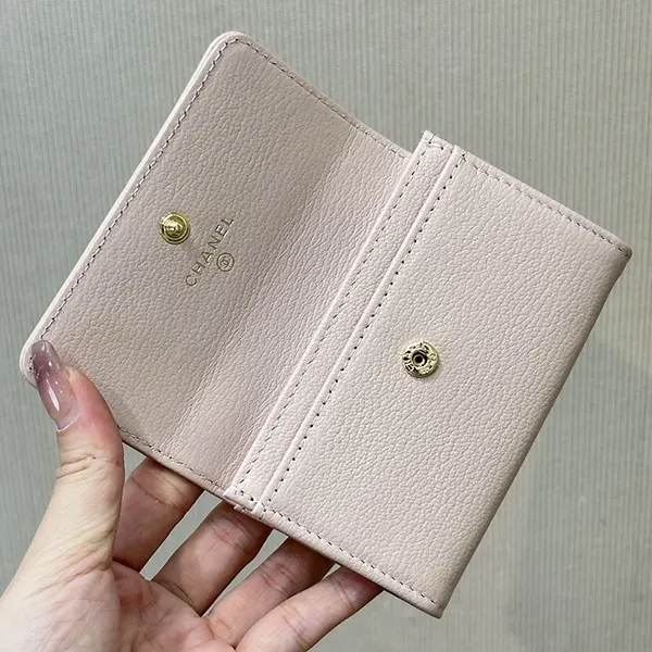 シャネル 二つ折り財布 チャーム付き CCロゴ AP5293