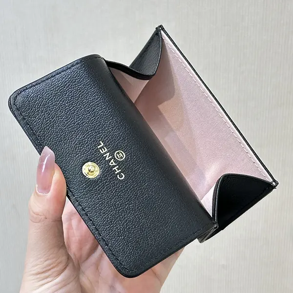 シャネル 二つ折り財布 チャーム付き CCロゴ AP5293