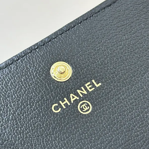 シャネル 二つ折り財布 チャーム付き CCロゴ AP5293