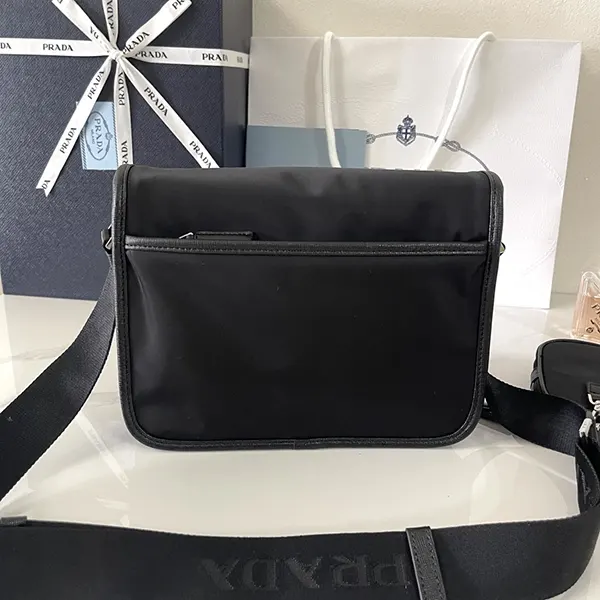 プラダ ナイロン コピー ショルダーバッグ