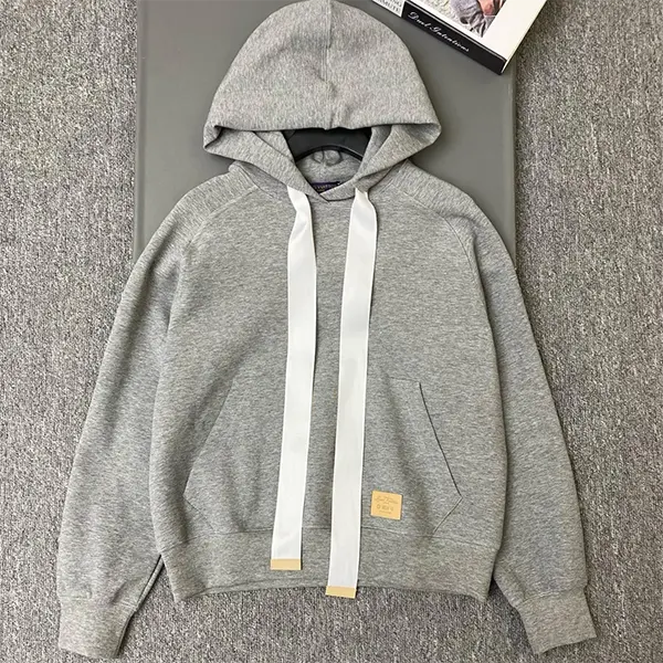 洗練されたグレーで日常を格上げ☆【ルイヴィトン】コントラスト フーディ 1AKENT