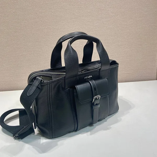 プラダ ミディアムレザーショッピングバッグ 1BG660
