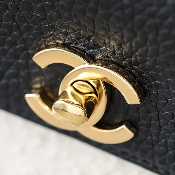 上品カジュアル◇【シャネル】CCロゴ スモールバッグ AS6288-B24248-94305