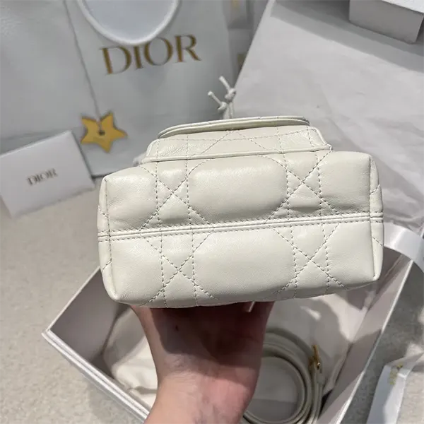 【上品な白♪】ディオール Caro Nanoバケットバッグ スーパーコピー ショルダーバッグ S5250UNOZ_M030