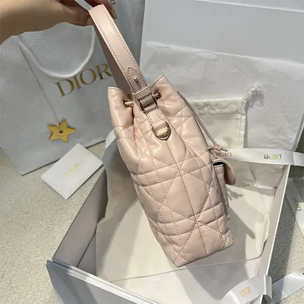完売必至☆【ディオール スーパーコピー】Caro バケットバッグ スモール M3372UNOZ_M413
