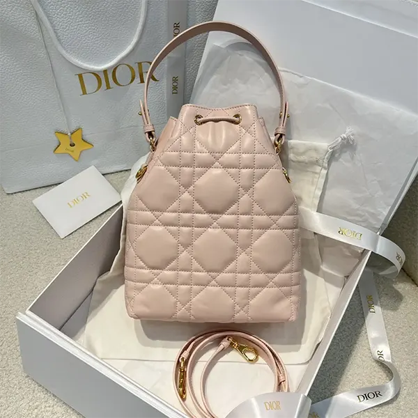 完売必至☆【ディオール スーパーコピー】Caro バケットバッグ スモール M3372UNOZ_M413
