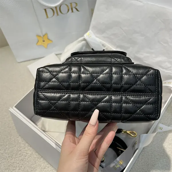 ディオール Caro バケットバッグ スーパーコピー スモール 黒 ラム M3372UNOZ_M900