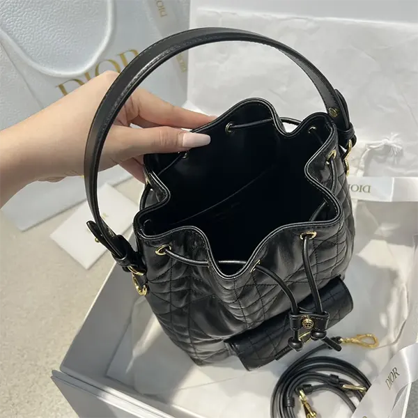 ディオール Caro バケットバッグ スーパーコピー スモール 黒 ラム M3372UNOZ_M900