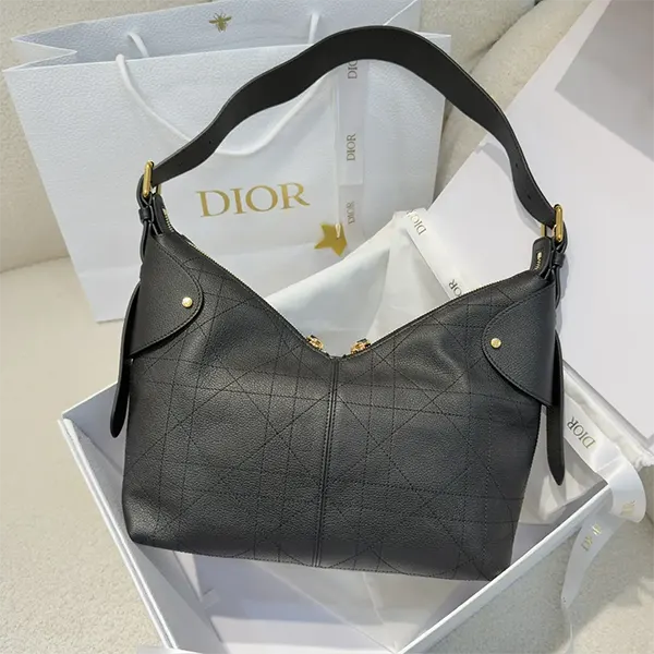 凛とした大人の余裕♡【ディオール スーパーコピー】Dior Voyage バッグ スモール M2845UJVC_M900