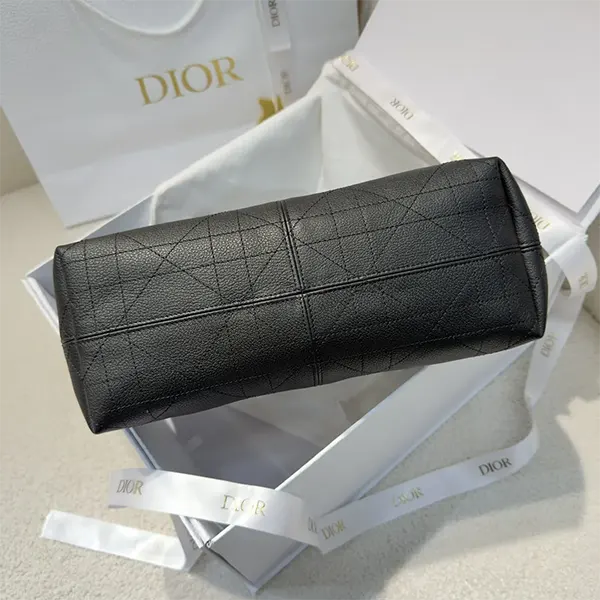 凛とした大人の余裕♡【ディオール スーパーコピー】Dior Voyage バッグ スモール M2845UJVC_M900