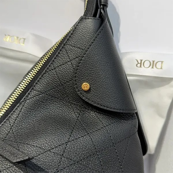 凛とした大人の余裕♡【ディオール スーパーコピー】Dior Voyage バッグ スモール M2845UJVC_M900