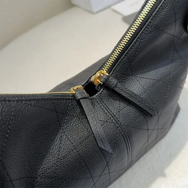 凛とした大人の余裕♡【ディオール スーパーコピー】Dior Voyage バッグ スモール M2845UJVC_M900