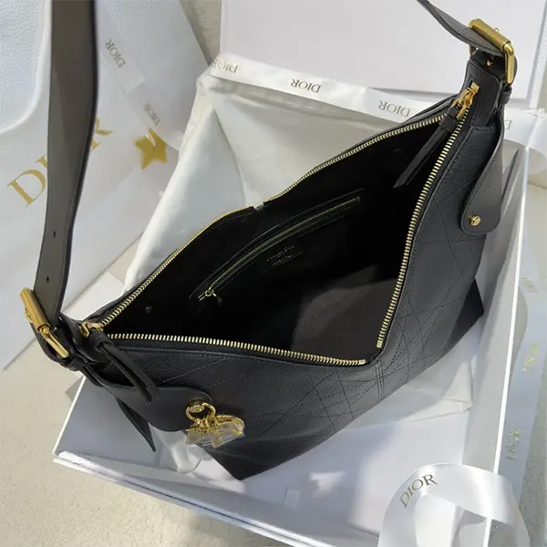 凛とした大人の余裕♡【ディオール スーパーコピー】Dior Voyage バッグ スモール M2845UJVC_M900