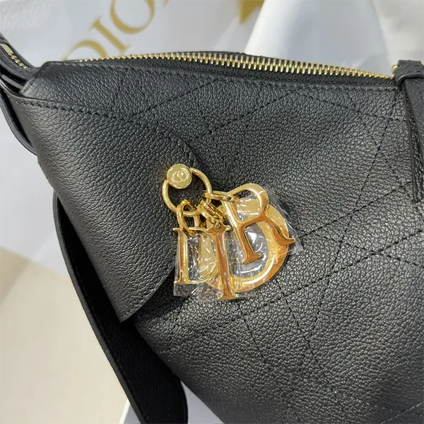 凛とした大人の余裕♡【ディオール スーパーコピー】Dior Voyage バッグ スモール M2845UJVC_M900