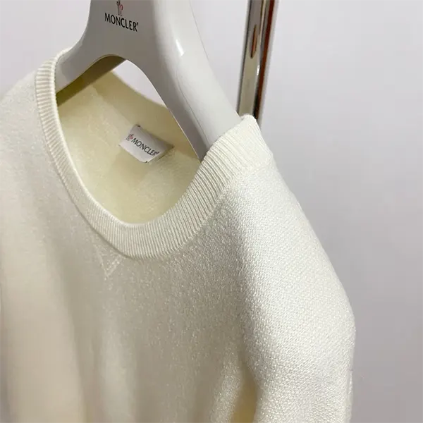 【モンクレール スーパーコピー】クルーネックニット 袖ポケット ウールセーター 新作 L20919C00001M1131034