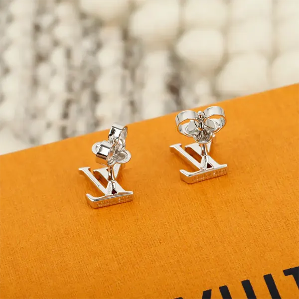 すぐ届く☆【ルイヴィトン スーパーコピー】ピアス LV アイコニック XS M03974